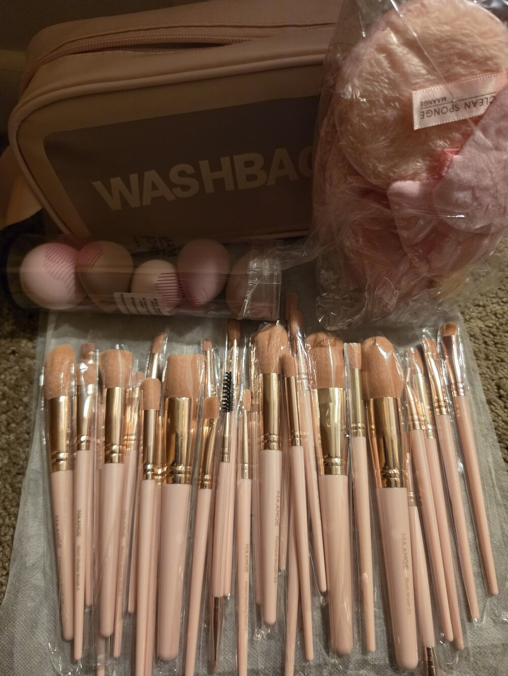 Pro Makeup Brush and Sponge Set in Pink - Washbag Included - Picture 5 of 6